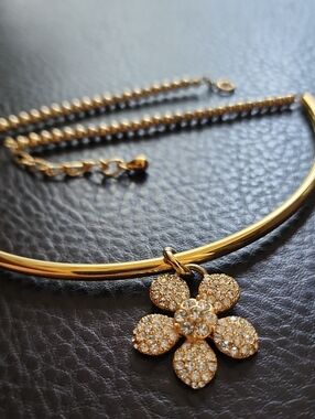 Gold Flower Crystal Pendant Necklace - Elegant Women’s Jewelry